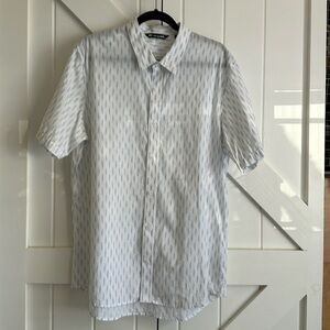 Travis Mathew button down short sleeve shirt